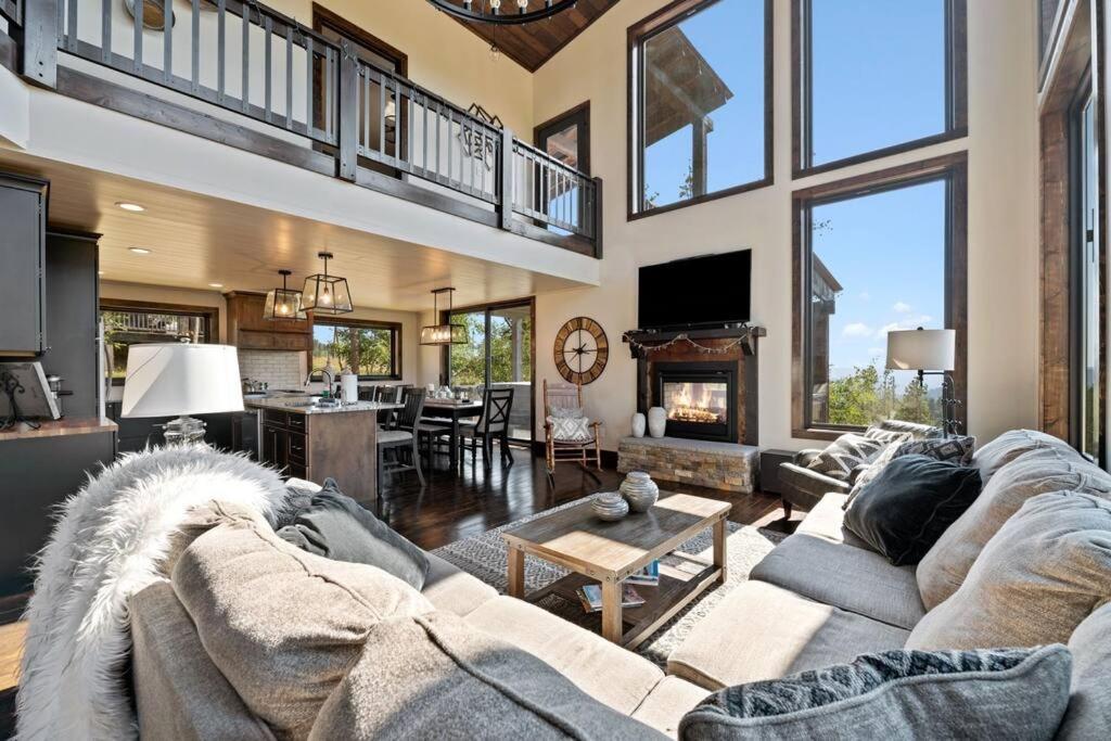 Altitude Adjustment- Panoramic Views, Sleeps 12 Villa Lead Екстериор снимка